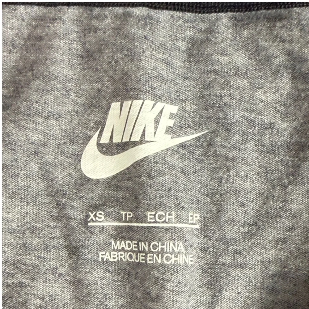 Nike Sportswear Mens XS‎ Gray Sleeveless Pocket T-Shirt Futura Logo 904554-091